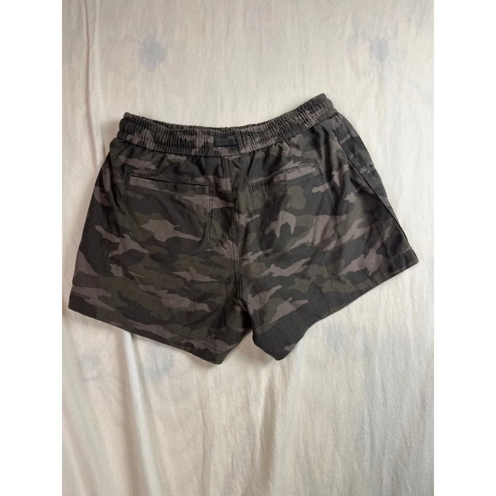 Athleta Camo Farallon Shorts Gray Charcoal Camouflage‎ Drawstring Hiking Size 4